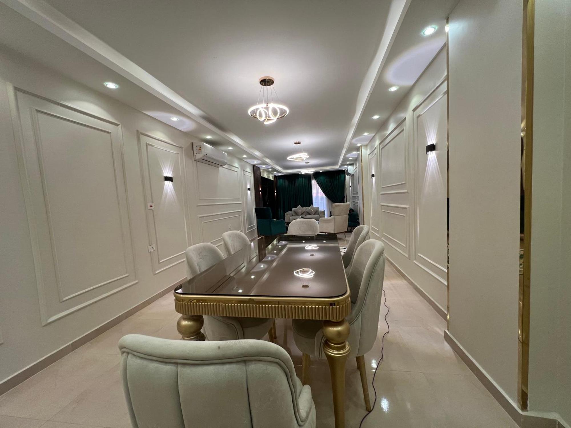 Stylish Super Deluxe 4br Apartment, 10 Min To Pyramids