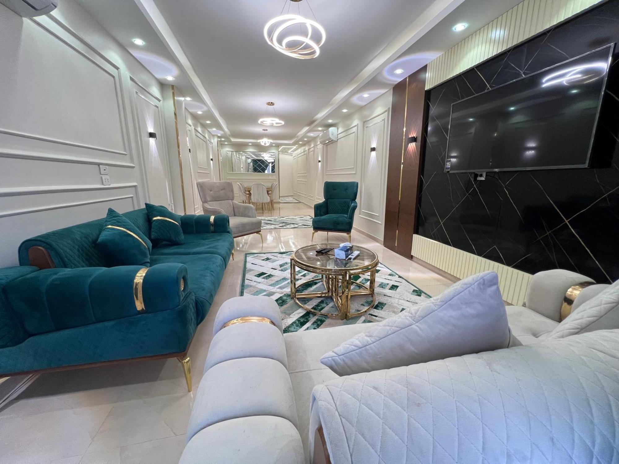 Stylish Super Deluxe 4br Apartment, 10 Min To Pyramids Apartment Cairo