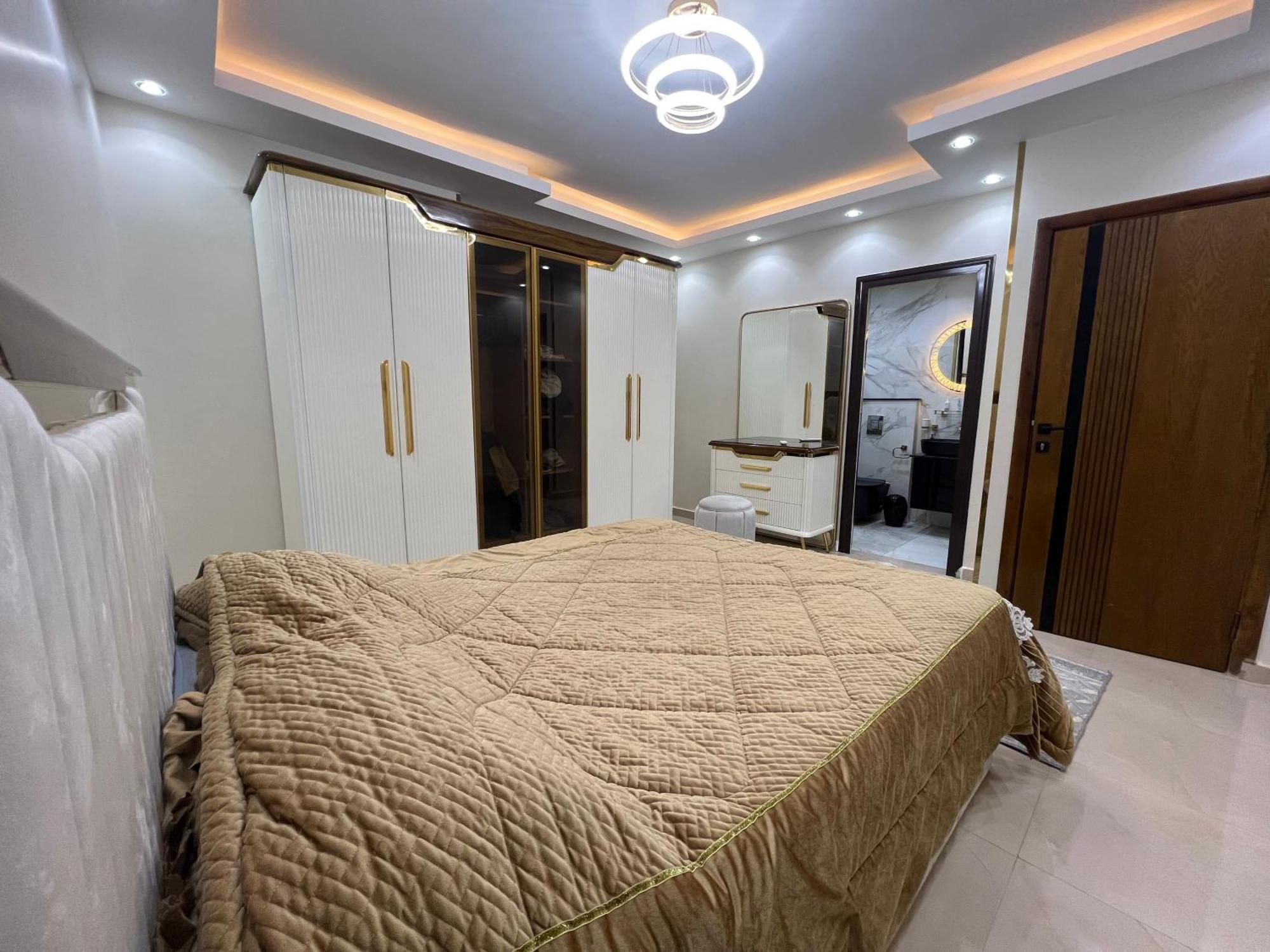 Apartment Stylish Super Deluxe 4br Apartment, 10 Min To Pyramids