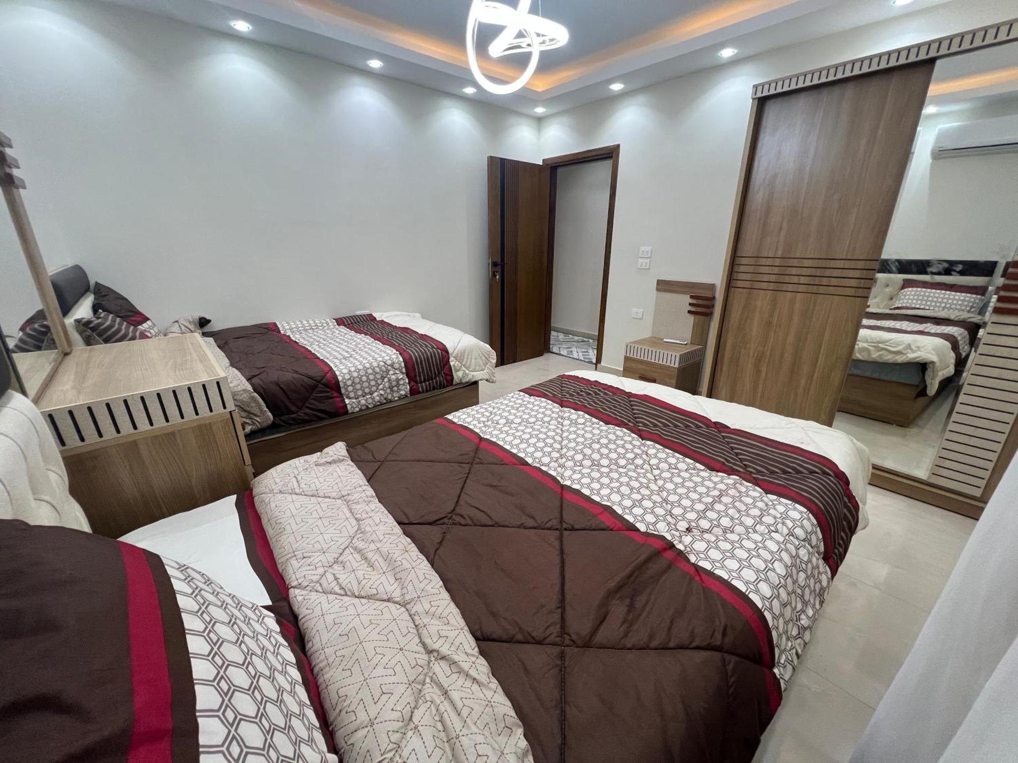 Apartment Stylish Super Deluxe 4br Apartment, 10 Min To Pyramids *