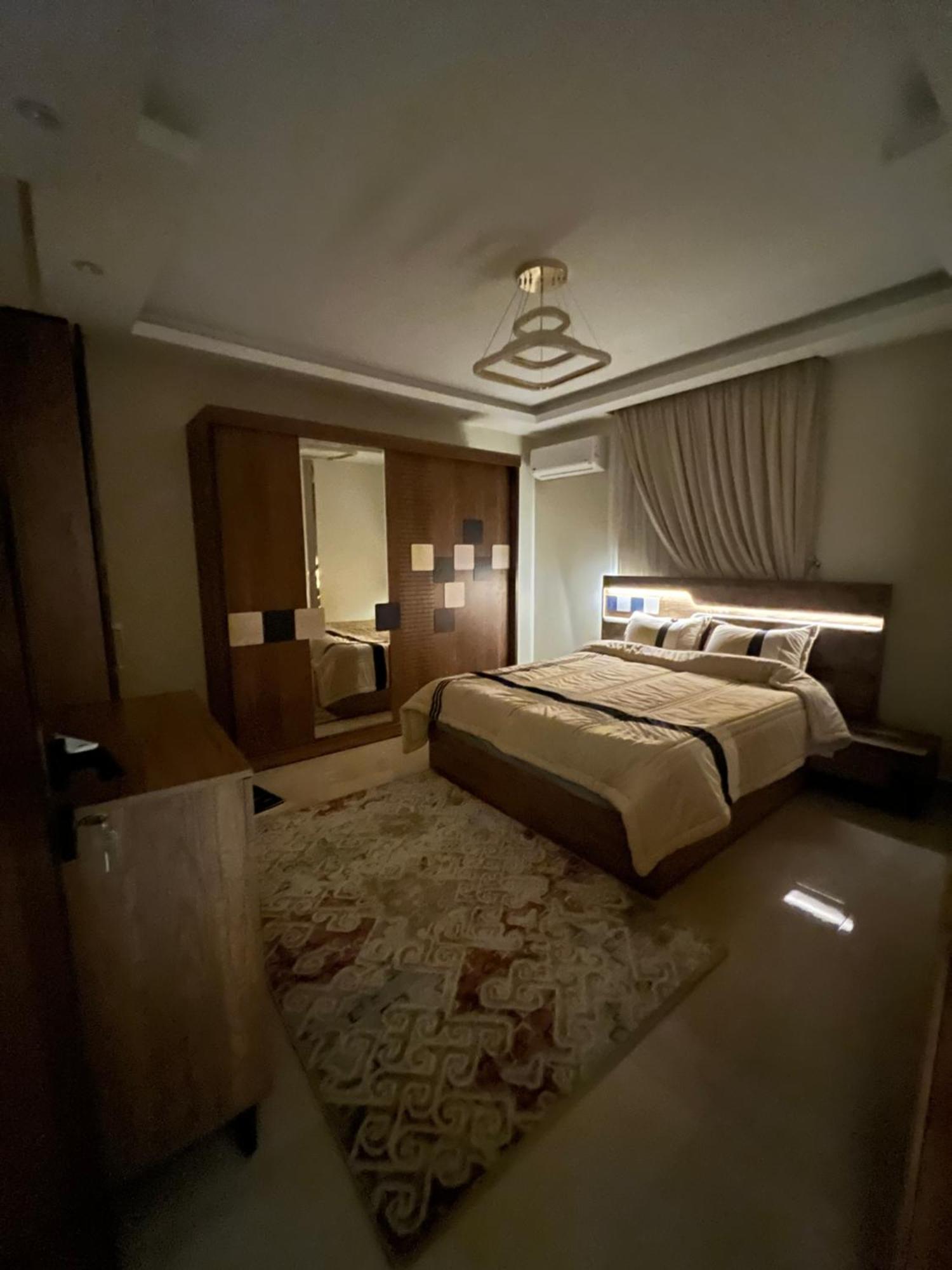 Stylish Super Deluxe 4br Apartment, 10 Min To Pyramids Apartment Cairo