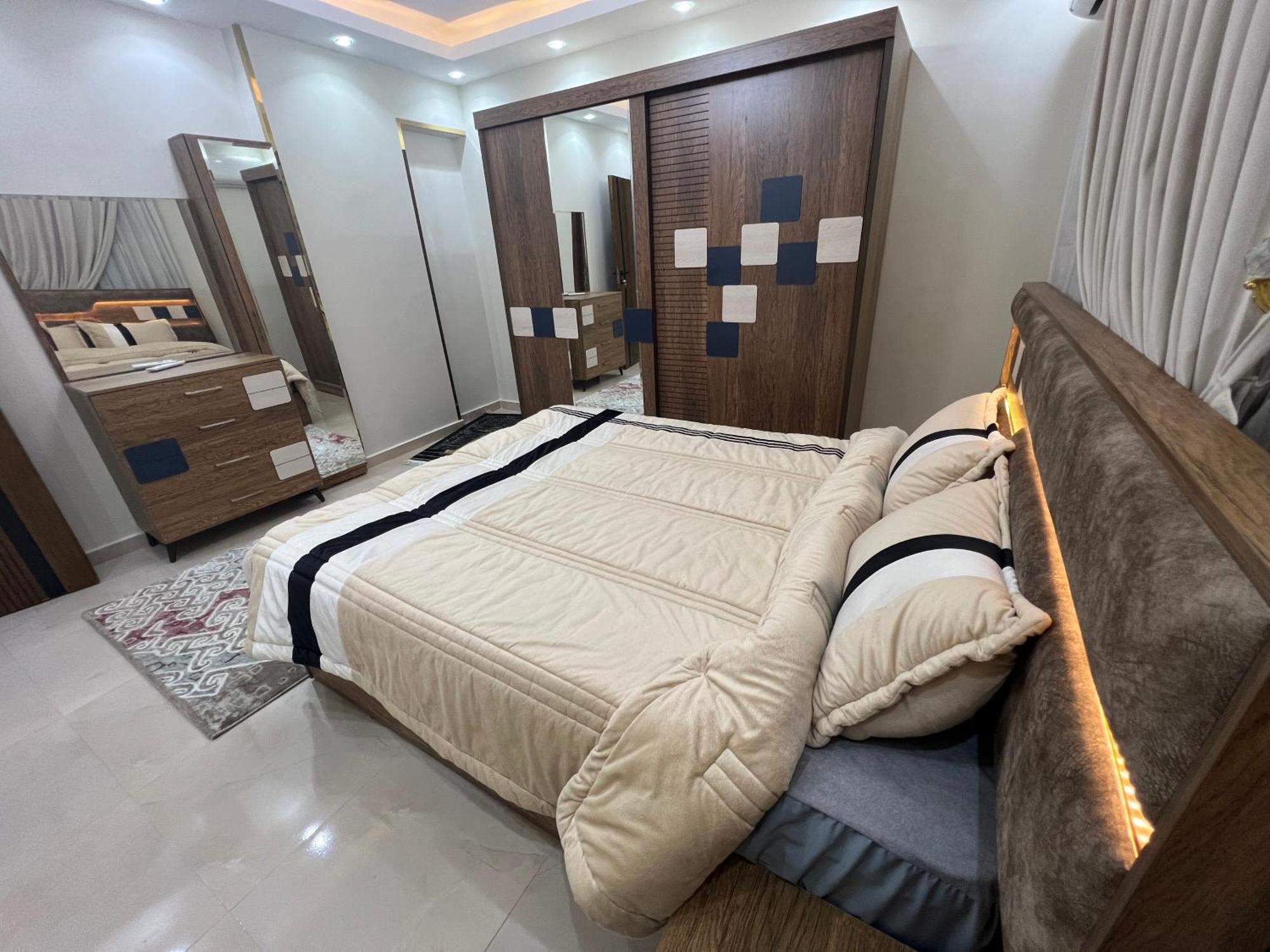 Stylish Super Deluxe 4br Apartment, 10 Min To Pyramids
